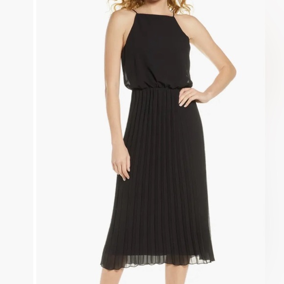Sam Edelman Dresses & Skirts - Sam Edelman Pleated midi dress Ladies size 8 Black chiffon